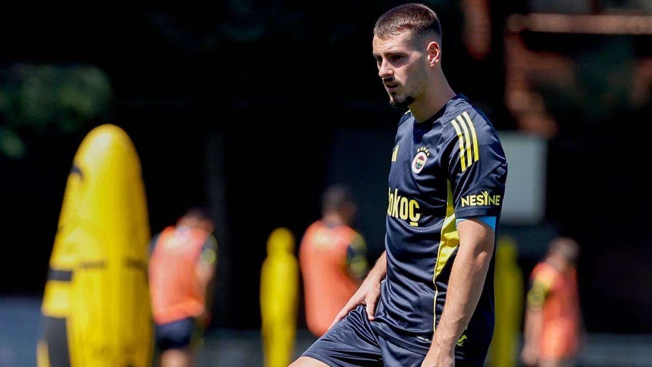 Fenerbahçe'de Slavia Prag maçının ardından ayrılık kesinleşti: 21 aydır forma giymiyor, Aziz Yıldırım 7 milyon euroluk yıldızı sildi! 6